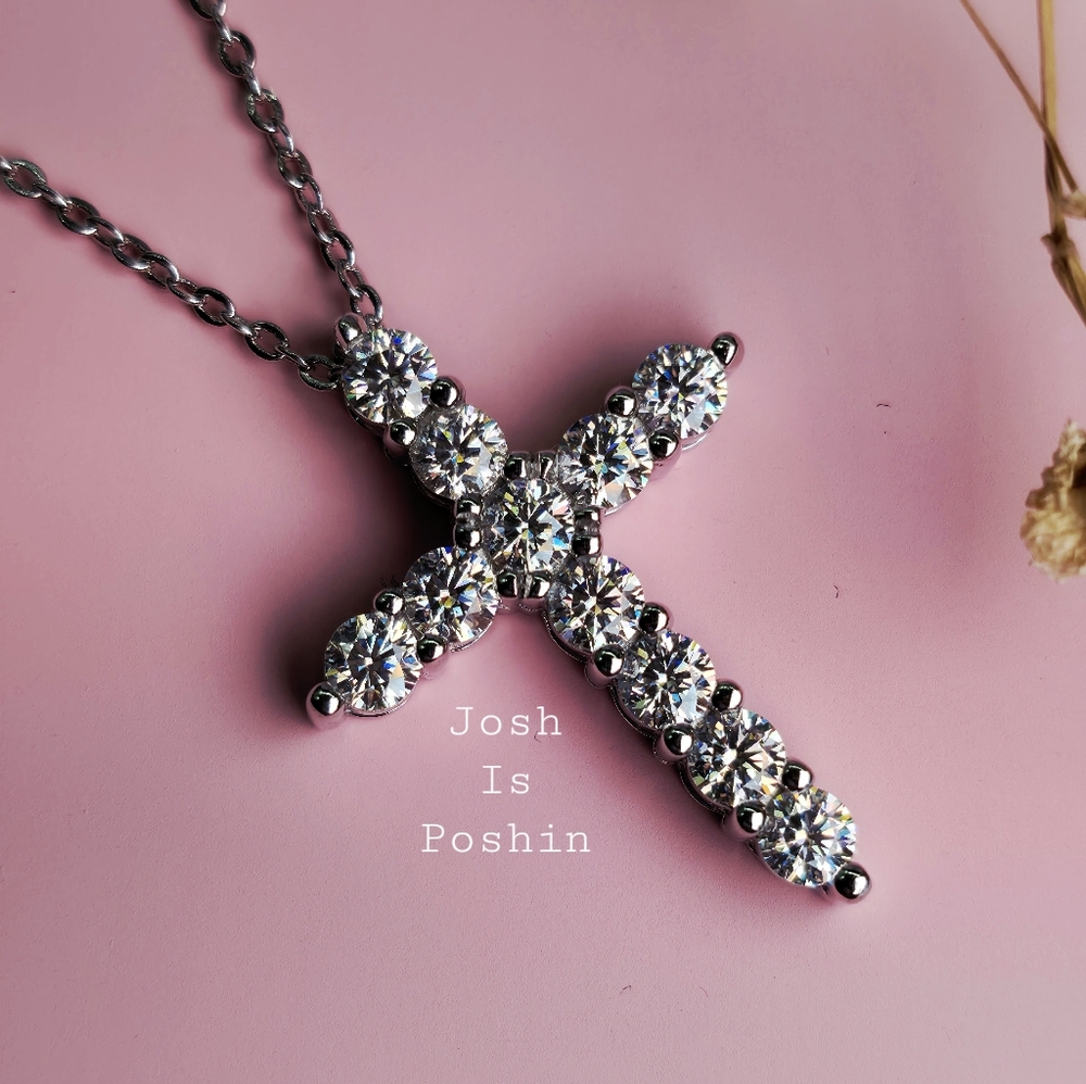 1.1CT Moissanite cross pendant necklace in sterling silver